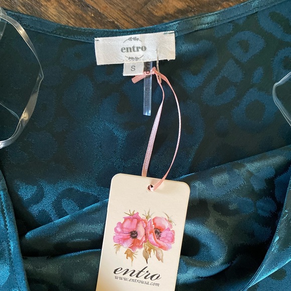 Entro Women's Leopard One Shoulder Top - Picture 7 of 16